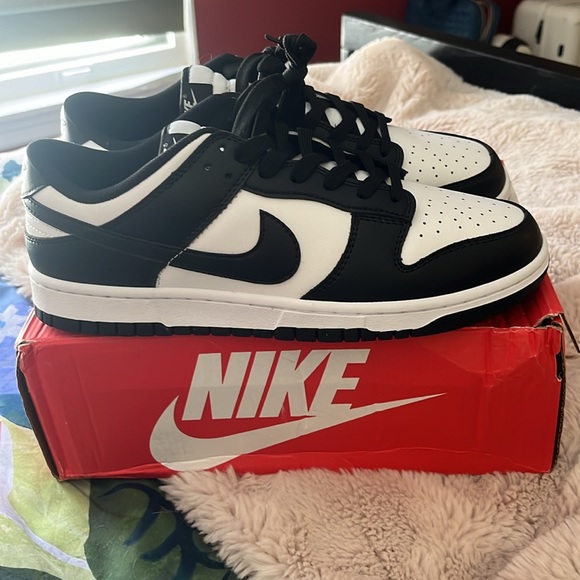Brand new authentic Nike panda dunk low men’s size 11/women’s 12.5 in box! - Picture 4 of 6